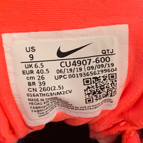 Vapormax plus
Sneakers in Bright Red and Purple - Picture 5 of 6